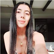 Artista da clases particulares de arte a niños